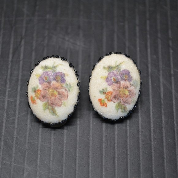 Vintage Germany Oval Flower Floral Cameo Sugar Stone Clip On Earrings Pink Ivory - Picture 2 of 7